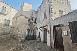 MONOLOCALE A ERICE
