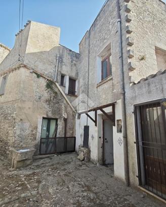 MONOLOCALE A ERICE