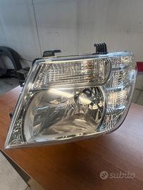 Faro anteriore sinistro nissan navara