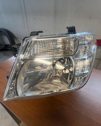 Faro anteriore sinistro nissan navara