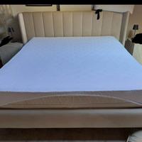 Letto in velluto westwing matrimoniale