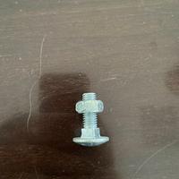 Bulloni a testa tonda (cavicchia) e dadi esagonali