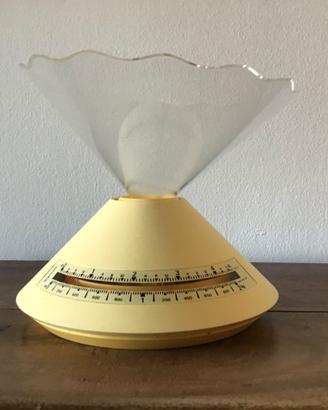 Bilancia Guzzini gialla Design Ennio Pasini