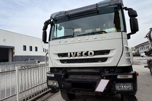 Auobetoniera IVECO TRAKKER 450, 4 assi, CIFA