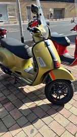 Vespa 300 gts hpe 2023