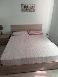 Camera da letto matrimoniale completa con armadio,