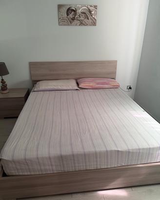 Camera da letto matrimoniale completa con armadio,