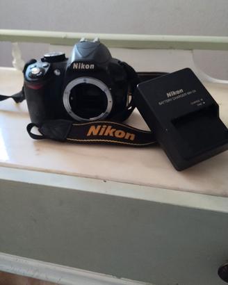 Nikon D3100 corpo macchina e caricatore +SD da 8GB