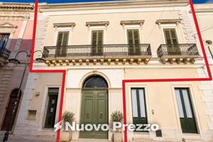 Palazzo / Stabile di 289 m² con più di 5 locali a 