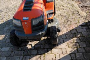 trattorino tagliaerba husqvarna 