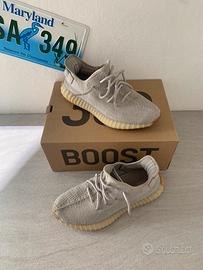 Yeezy 350 boost sesamo