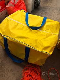 Borsa dotazioni di bordo con 5 giubbini 100N
