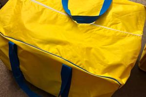 Borsa dotazioni di bordo con 5 giubbini 100N