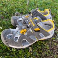 Scarpe da trekking basse tipo sandali punta chiusa
