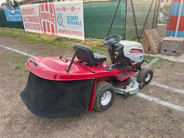 Trattorino taglia erba