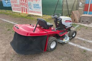 Trattorino taglia erba