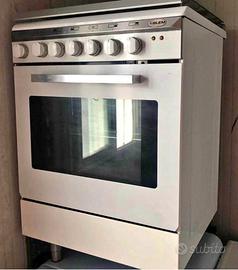 Cucina con forno (4 fuochi a gas)