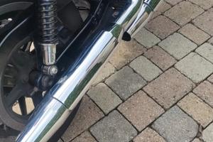 moto harley davidson 883 sposter anno 2013..