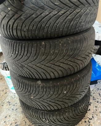 Pneumatici 235/45/17