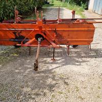 Ranghinatore a nastro flottante e spandifieno