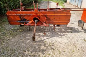 Ranghinatore a nastro flottante e spandifieno