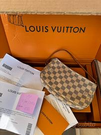 Pochette louis vuitton