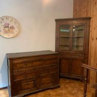 Madia e vetrina angolare d'antiquariato 
