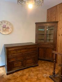 Madia e vetrina angolare d'antiquariato 