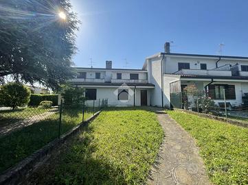 VILLA A SCHIERA A VERDERIO