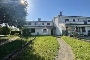 VILLA A SCHIERA A VERDERIO