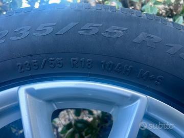 4 cerchi in lega con pneumatici invernali Pirelli