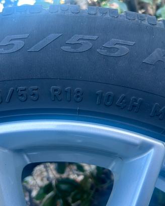 4 cerchi in lega con pneumatici invernali Pirelli