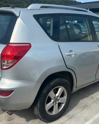 TOYOTA RAV 4 per ricambi usati