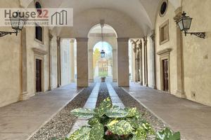 UFFICIO NEGOZIO Mq 200 al Piano Terra CON POSTO AU
