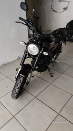 Moto Yamaha XSR 125 nera (2022)