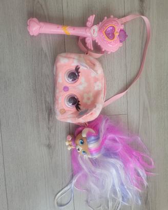 cagnolino con capelli borsa con occhi e scettro