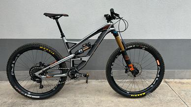 YT CAPRA CF 2018