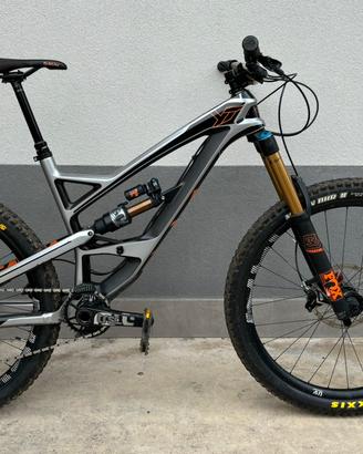 YT CAPRA CF 2018