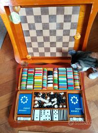 Scatola in legno sagomata vintage porta giochi