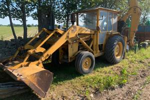 Terna Massey Ferguson e altra attrezzatura