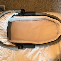 Navicella di colore grigio con rivestimento intern