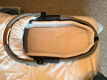 Navicella di colore grigio con rivestimento intern