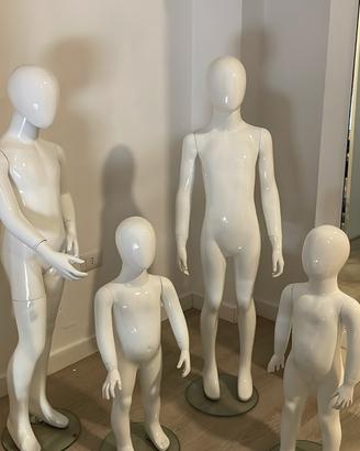 manichini bianchi per abbigliamento bambini