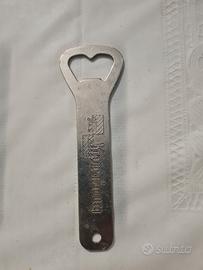 Apribottiglie in metallo con logo Kronenbourg.