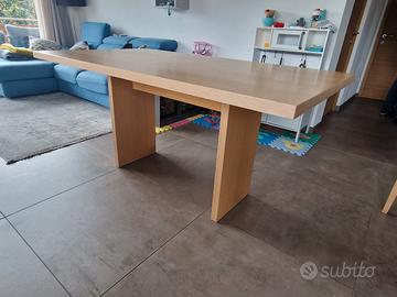 Tisch mit 4 Stühlen / Tavolo con 4 sedie 