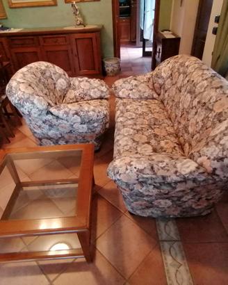 divano +poltrona +tavolino vetrato 