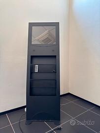 Totem Digitale con porta depliant