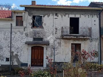 CASA INDIPENDENTE A ROCCABASCERANA