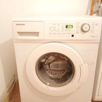 Lavatrice,2 materassi e uno specchio bagno