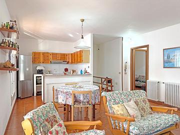 Bifamiliare piano primo con terrazza e posto auto